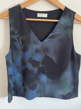 Babaton Navy and Teal Floral V-Neck Sleeveless Top